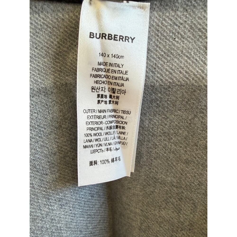 Burberry 100 wool Black & Gray Reversible Cape New - Picture 6 of 9